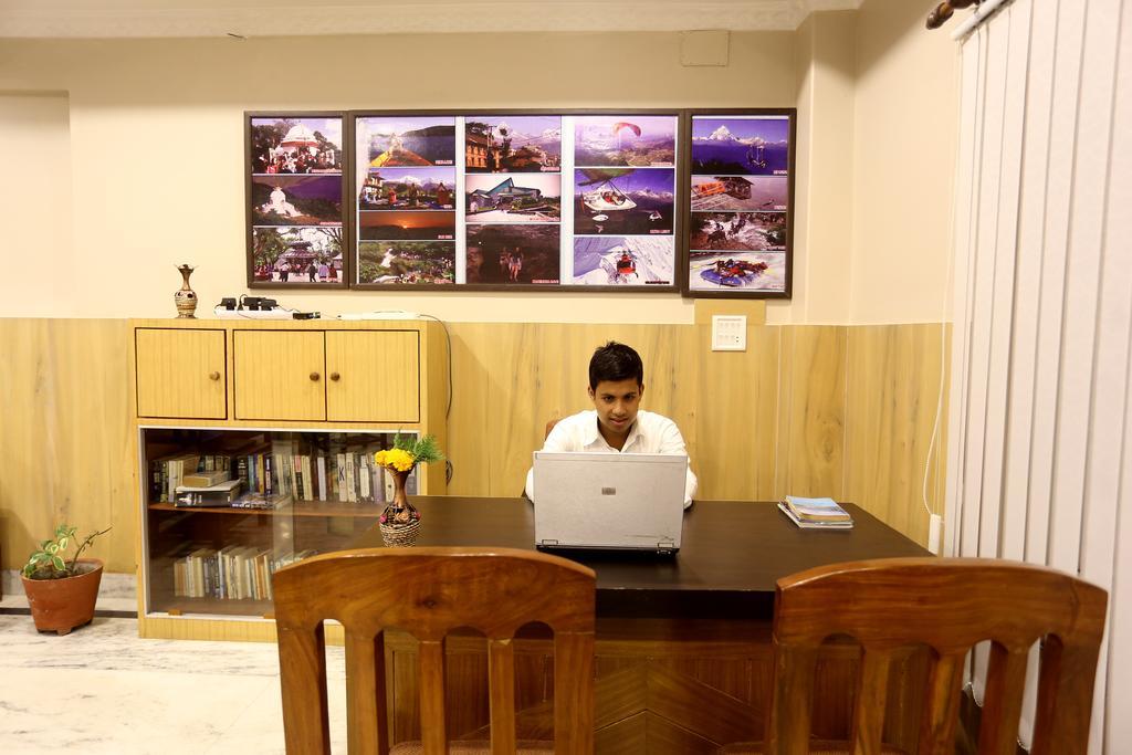 Pokhara Choice Inn Экстерьер фото